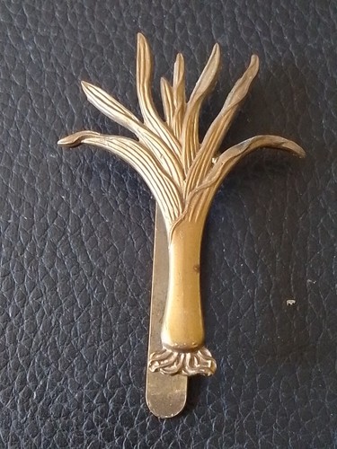 Early welsh guards cap badge - guards,