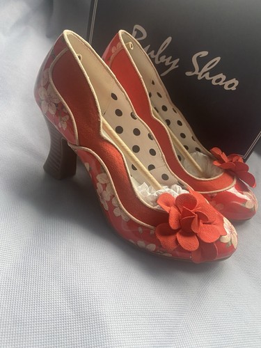 Ruby shoo viola - shoo, coral