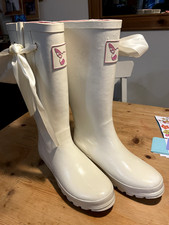 White "bridal" Evercreatures