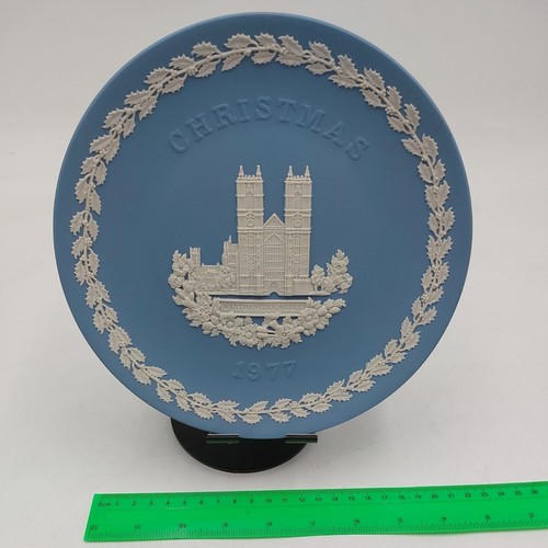 Wedgwood plate blue and - plate,