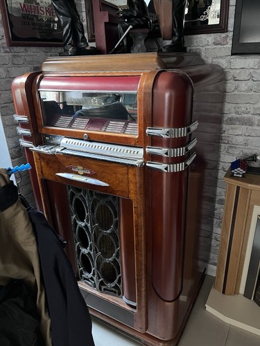 Wurlitzer jukebox with - wurlitzer,