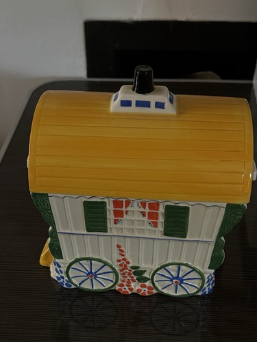 Gypsy caravan parrot - caravan,