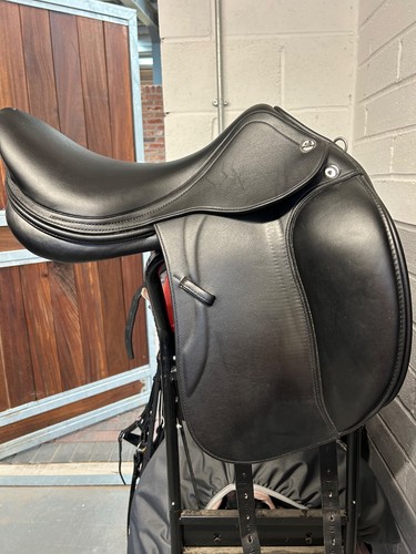Medium prestige dressage - 16”,