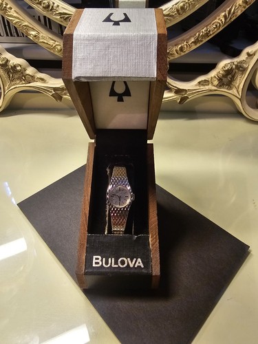 Vintage lady bulova boxed - lady's,