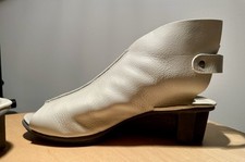 Trippen “Mandarin” Size 40 (US 9) Excellent Condition Leather Light Gray