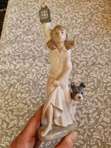 Nao lladro who there - who's,