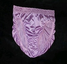 VINTAGE HANES Purple Floral