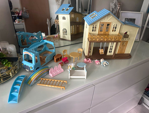 Sylvanian families hillcrest - families,