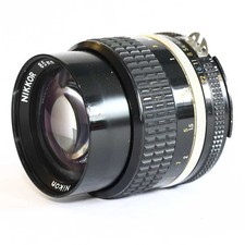 Nikon NIKKOR 85mm F2 AIS