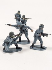 25 Plastic Toy Soldiers Modern