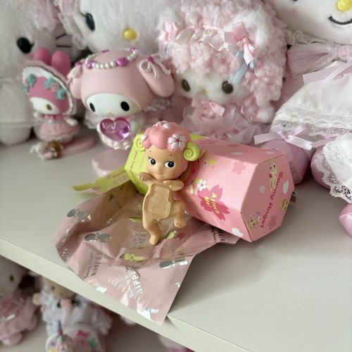 Sonny angel cherry blossom - sonny,