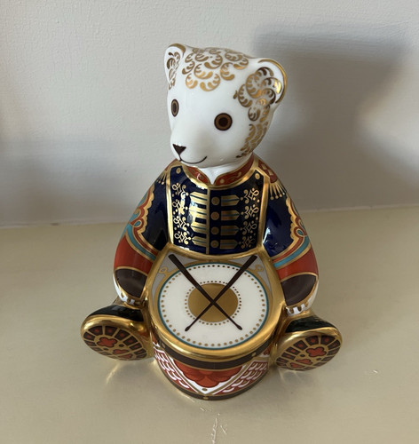 Royal crown derby drummer bear - derby,