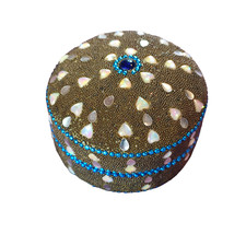 Vintage Beautiful Eyeshadow Tin Pill Trinket  Box Metal Decorated