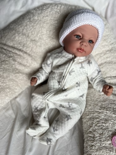 Adorable 6lbs inch spanish - 20,