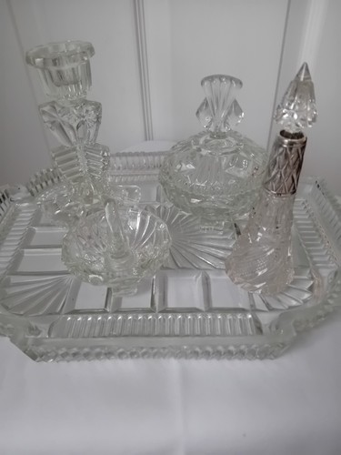 Dressing table trinket - table,