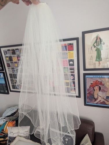 Beautiful ivory tulle - ivory, shoulder