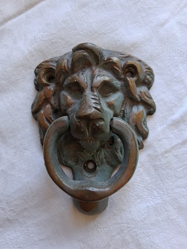 Antique lions head metal - ,