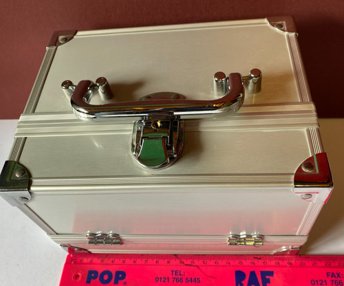 Small aluminium make - up, carry