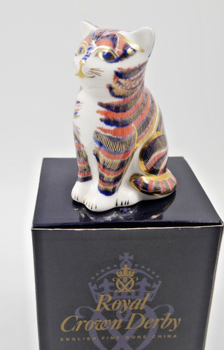 New royal crown derby sitting - crown,
