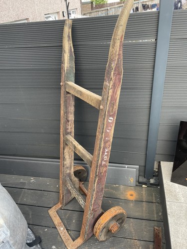 Vintage wooden cast - l.m.s,
