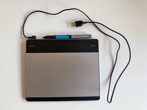Wacom intuos pen - small, tablet