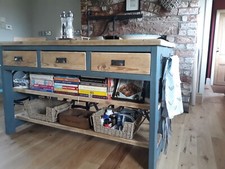 Rustic Breakfast Bar Kitchen