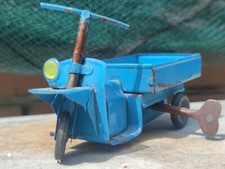 VINTAGE VESPA SCOOTER WIND UP
