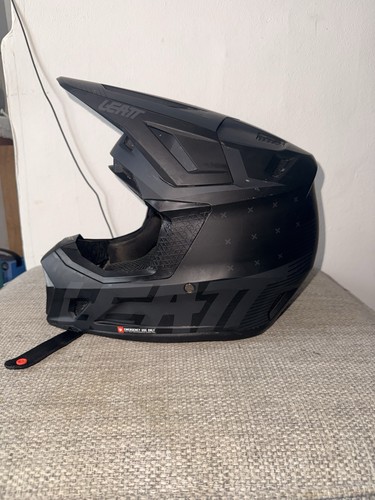 Leatt v24 stealth - 7.5,