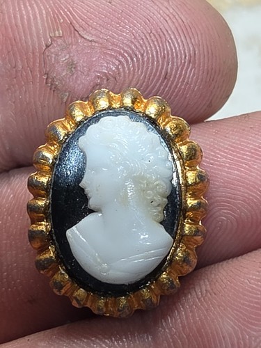 Stunning vintage cameo brooch - stunning,
