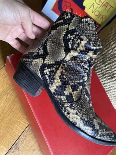 Kennel schmenger boots size - &,