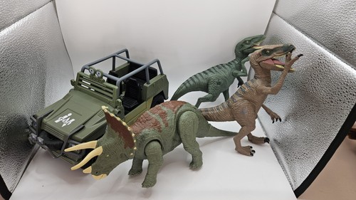 Jurassic world toy bundle - world,