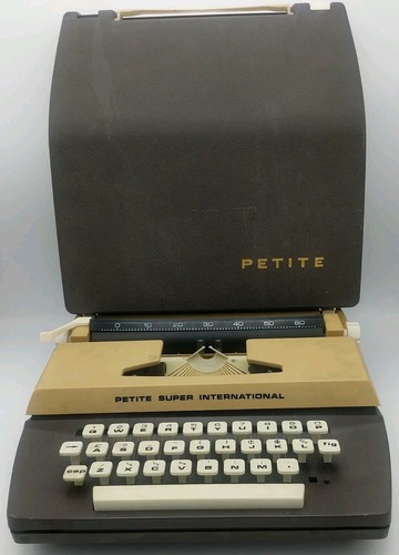 Vintage typewriter petite - vintage,