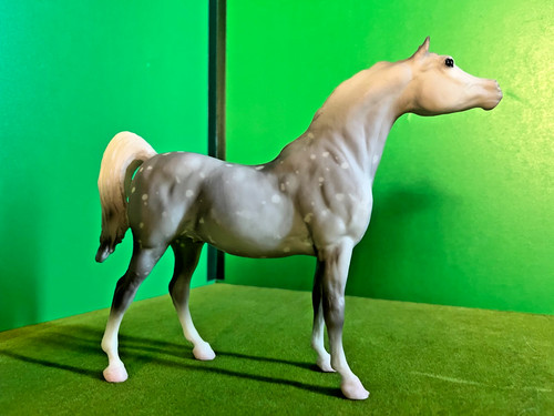 Breyer arabian stallion - 1:12,