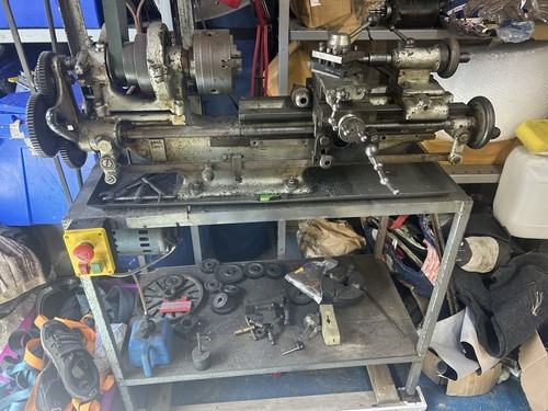 Metal working lathe - working,