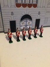 6 TRADITION QUEENS ROYAL DRAGOONS AT ATTENTION