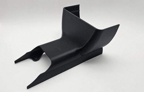 Single piece centre - piece,