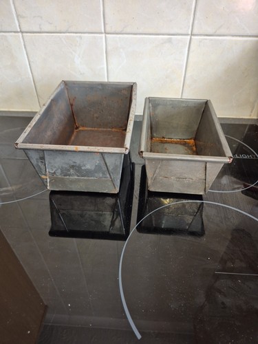 Vintage bread loaf tins 1 - 2, tins.