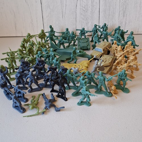 Bundle small army men - of,