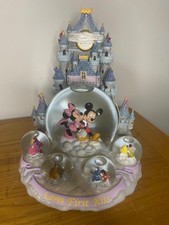 Disney Cinderella Castle Castle KISS Snow Globe music box 