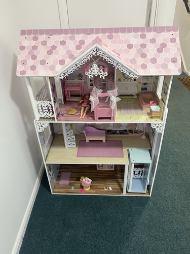 Wooden doll house dream - /,
