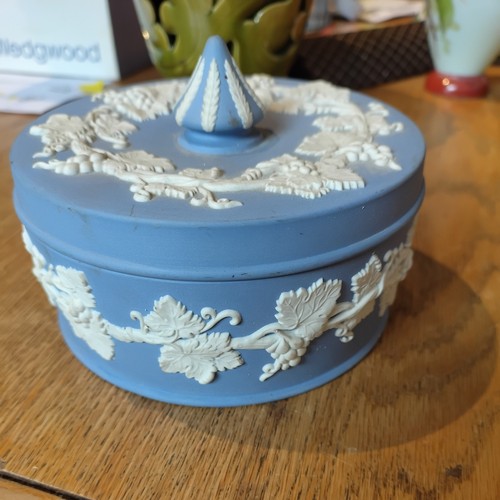 Large wedgwood jasperware blue - large,
