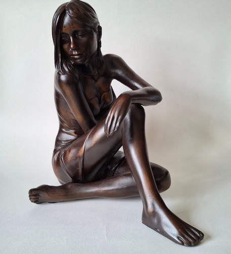 Sitting woman bronze resin - sitting,