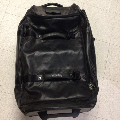 Vtg oakley luggage - vtg, wheeled