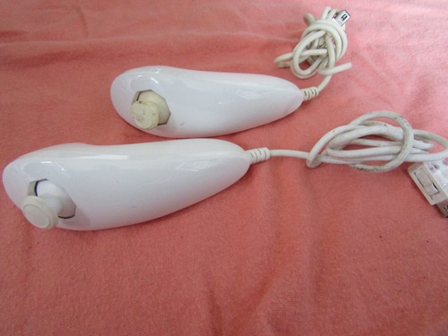 Nintendo wii nunchucks - 2,