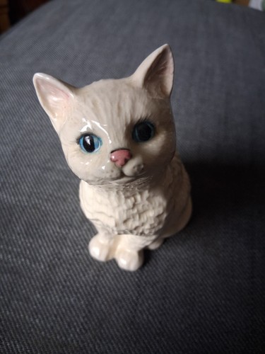 Royal doulton white - royal, cat