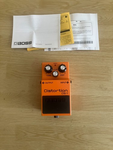 Boss distortion pedal - ds-1,
