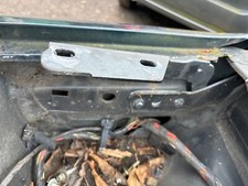 FORD ESCORT GHIA MK7 1995 PAIR OF BONNET HINGES BREAKING SPARES 01902 334914