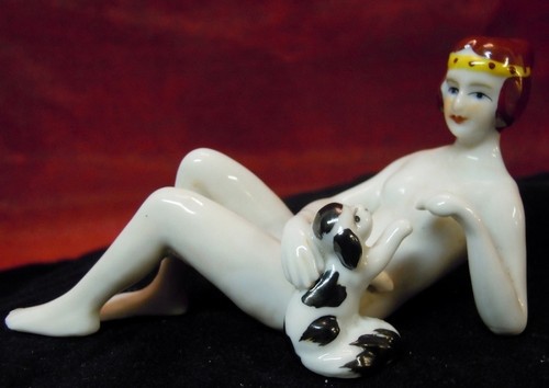 Figurine dog bathing beauty - figurine,