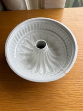 Vintage White Ceramic  Cake Mould  18cm Dia