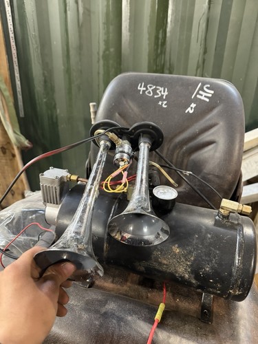 Air horn 12v 600db - air, loud